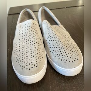 Vionic Womens Midi Perforated Grey Nubuck Casual
Slip On Shoes Size 8.5